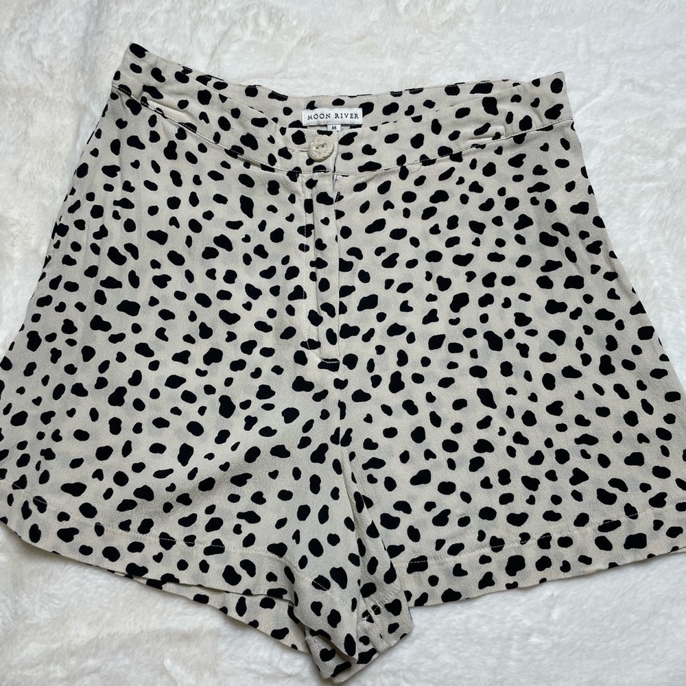 𝅺Moon River Short